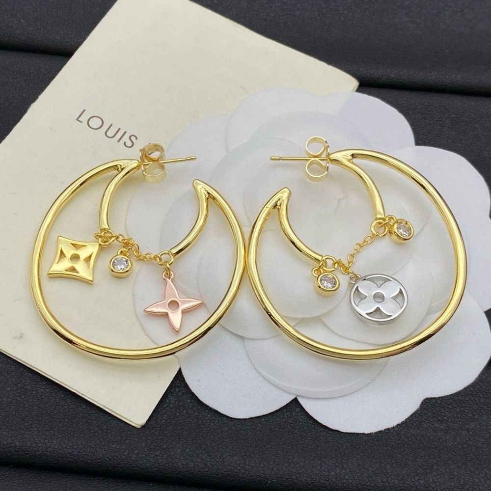 Gold hoop earing gold